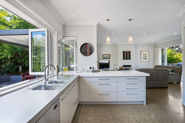 Photo of property in 151a Whangaparaoa Road, Red Beach, 0932