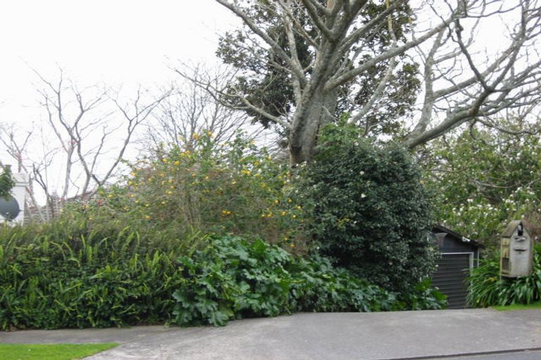 Photo of property in 6 Sequoia Grove, Merrilands, New Plymouth, 4312