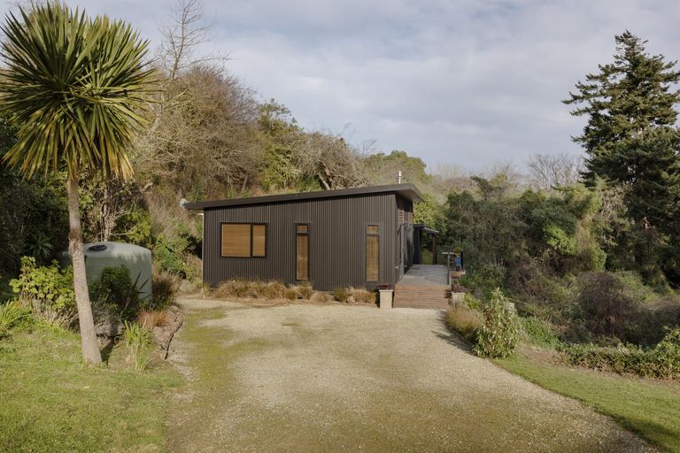 Photo of property in 10 Bute Street, Moeraki, 9482
