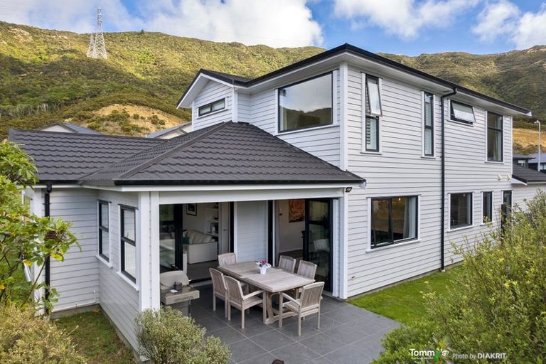 Photo of property in 15 Riroriro Close, Crofton Downs, Wellington, 6035