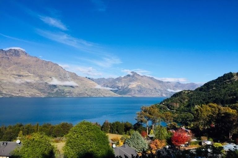 Photo of property in 7 Mckerrow Place, Sunshine Bay, Queenstown, 9300