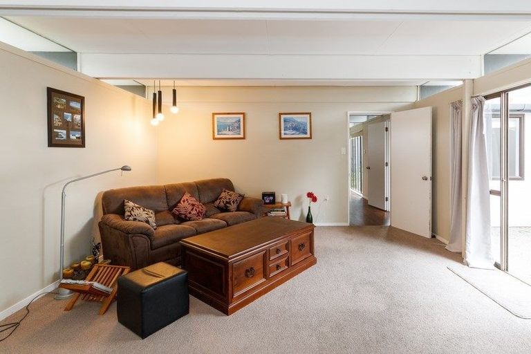 Photo of property in 16 Truscott Grove, Awapuni, Palmerston North, 4412