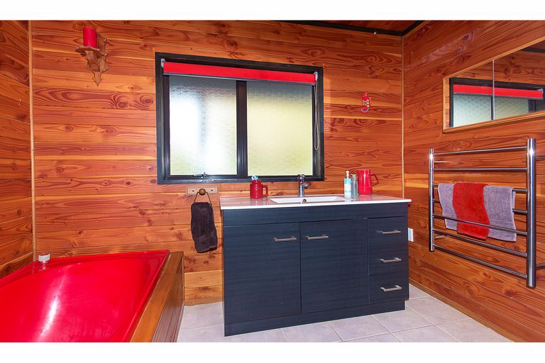 Photo of property in 120 Colombo Road, Waiuku, 2123