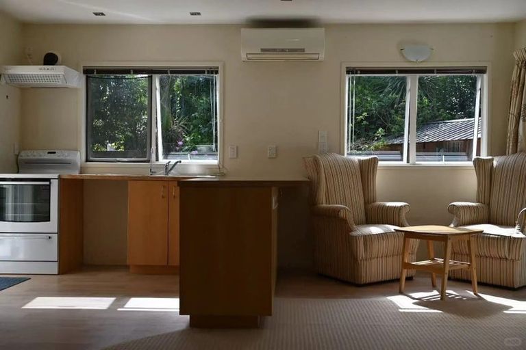 Photo of property in 9 Lyons Avenue, Murrays Bay, Auckland, 0630