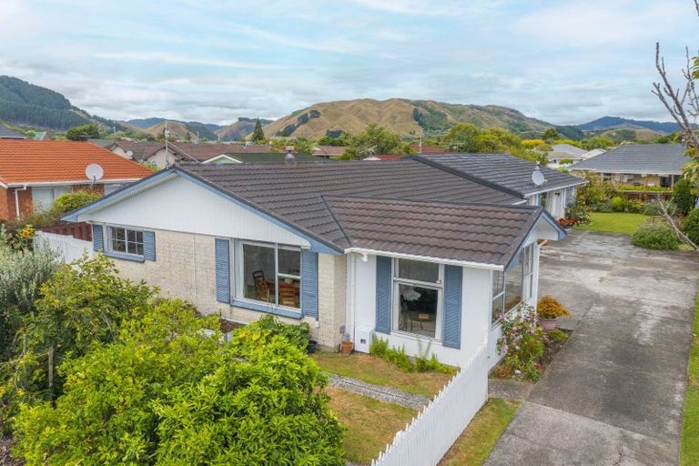 Photo of property in 36 Sylvan Avenue, Waikanae, 5036