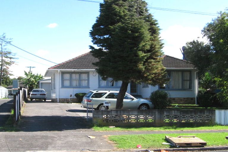 Photo of property in 93 Beach Road, Te Atatu Peninsula, Auckland, 0610