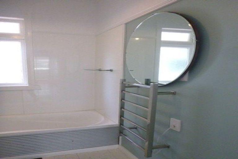 Photo of property in 33 Toi Street, Otaki Beach, Otaki, 5512