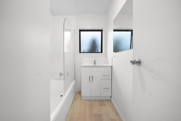 Photo of property in 2/39 Templeton Place, Clendon Park, Auckland, 2103