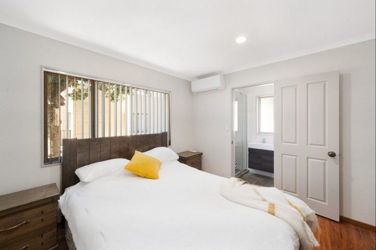 Photo of property in 7a Waterfront Road, Mangere Bridge, Auckland, 2022