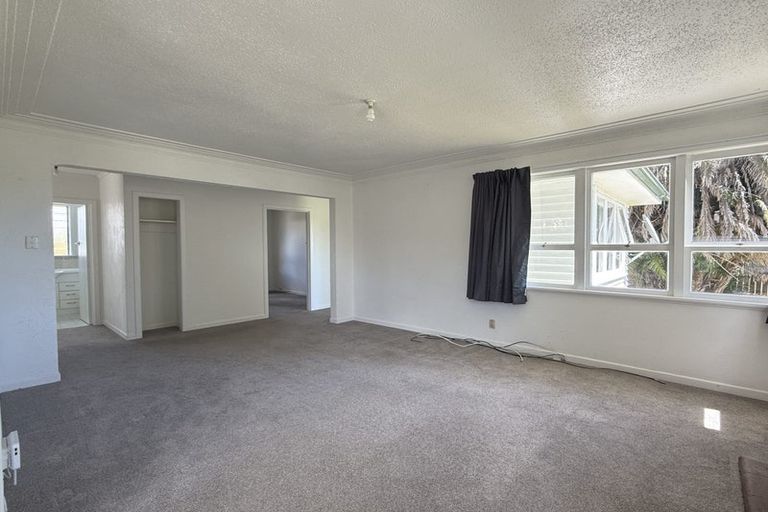 Photo of property in 13 Valdale Road, Henderson, Auckland, 0610