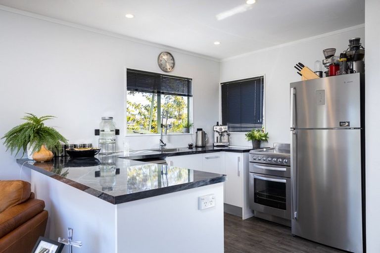 Photo of property in 142 Seaview Road, Westown, New Plymouth, 4310