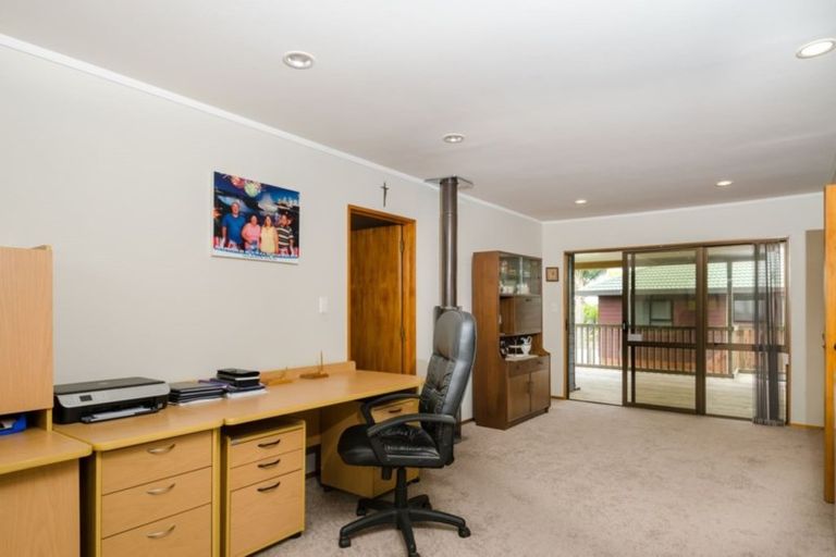 Photo of property in 109 Wiseley Road, West Harbour, Auckland, 0618