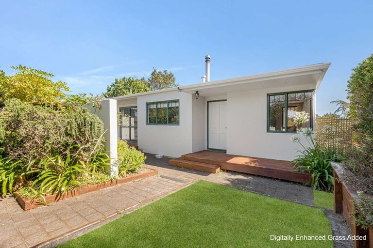 Photo of property in 6 Pararewa Drive, Whalers Gate, New Plymouth, 4310