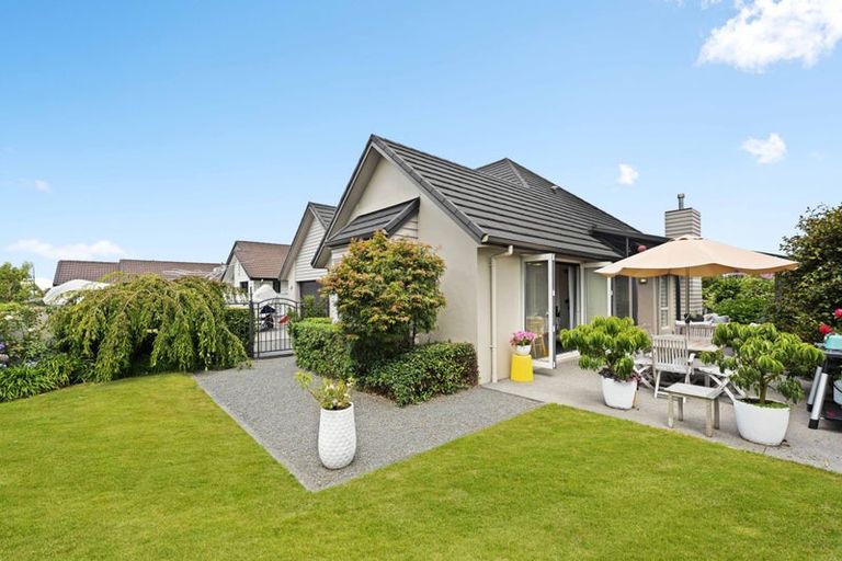 Photo of property in 194 Saint James Drive, Huntington, Hamilton, 3210