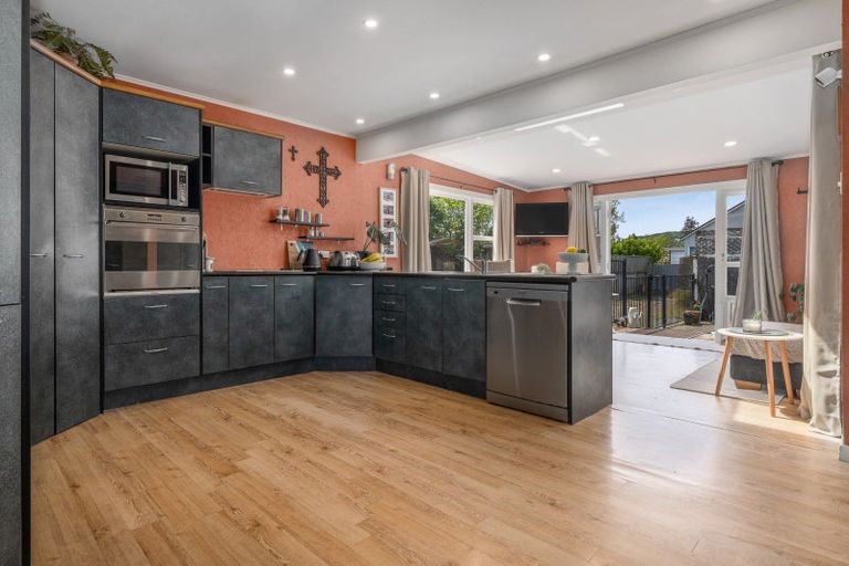 Photo of property in 89 Waddington Drive, Naenae, Lower Hutt, 5011