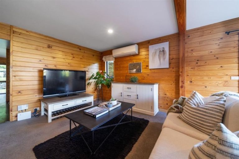 Photo of property in 36 Arawata Terrace, Sunshine Bay, Queenstown, 9300