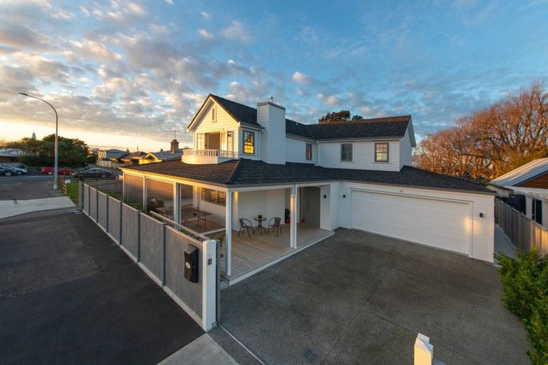 Photo of property in 3 Colombo Street, Palmerston North, 4410