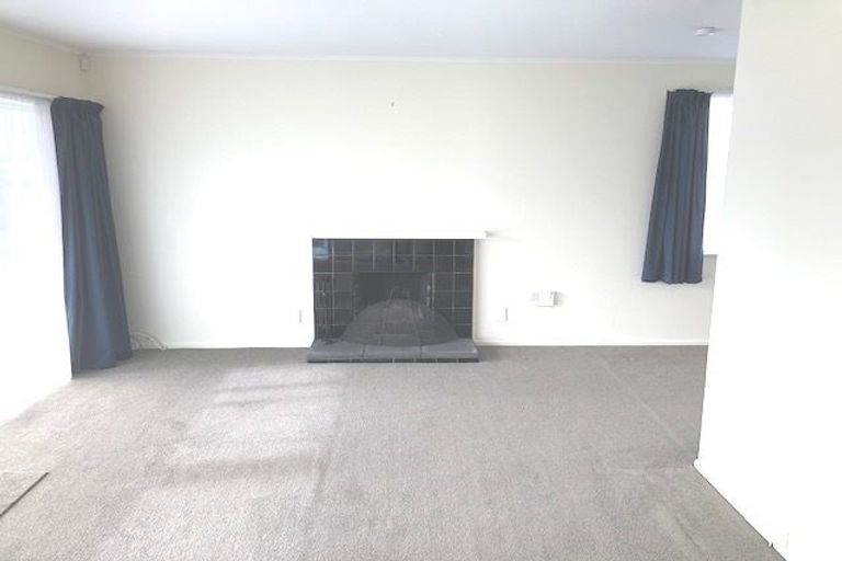 Photo of property in 18 Barrys Road, Glendene, Auckland, 0602