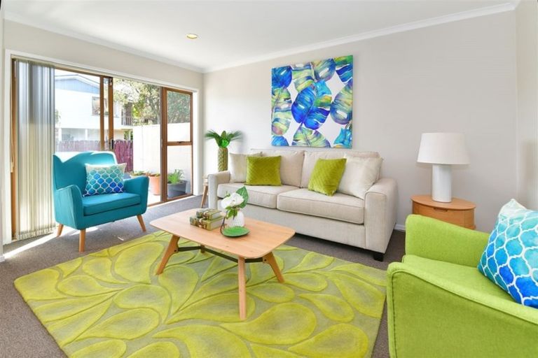 Photo of property in 2/24 Tamariki Avenue, Kelston, Auckland, 0602