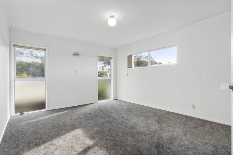 Photo of property in 19 Ravenwood Drive, Forrest Hill, Auckland, 0620