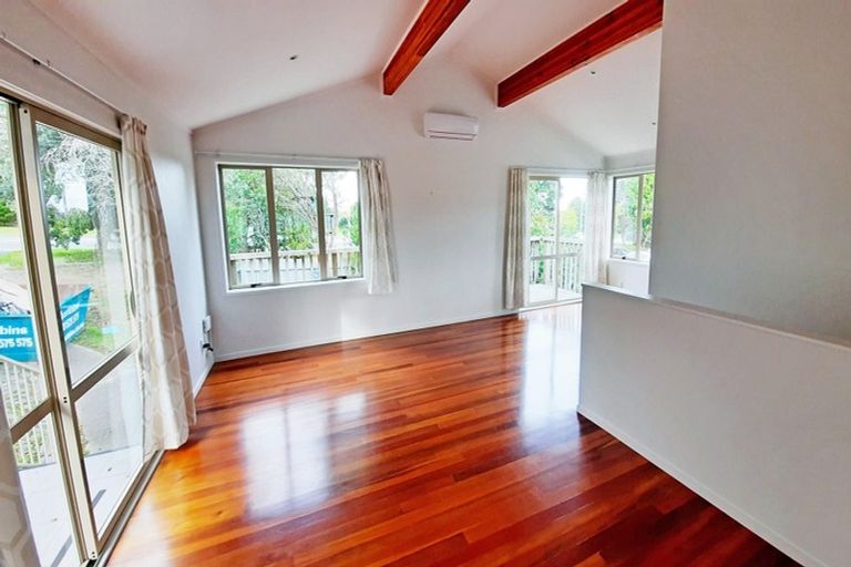 Photo of property in 1/226 Forrest Hill Road, Forrest Hill, Auckland, 0620