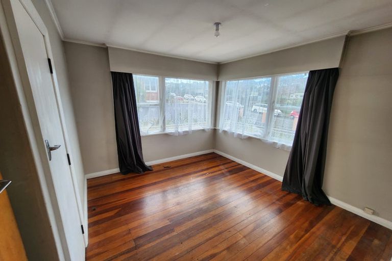 Photo of property in 31 Victory Crescent, Tawa, Wellington, 5028