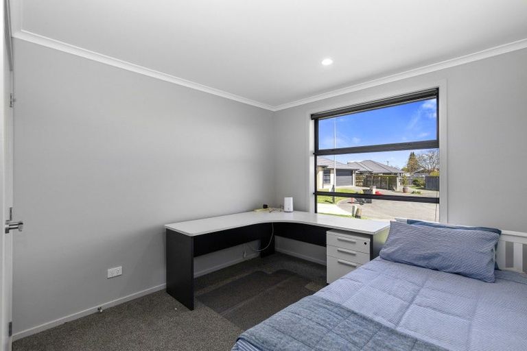 Photo of property in 5 Angus Place, Carterton, 5713