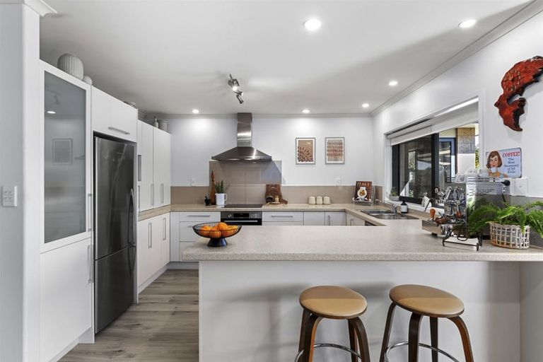 Photo of property in 16 Sunnybrooke Close, Welcome Bay, Tauranga, 3112