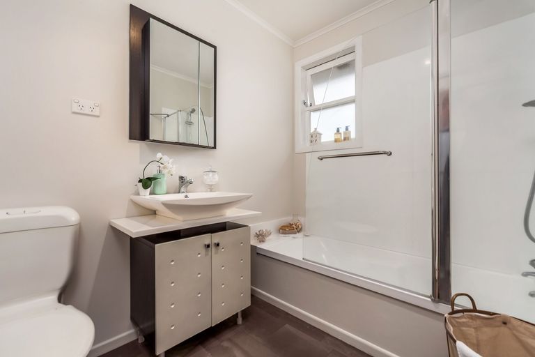 Photo of property in 13 Amberley Avenue, Te Atatu South, Auckland, 0610