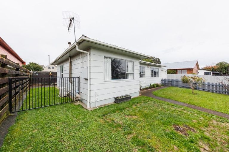 Photo of property in 8 Suzanne Grove, Kelvin Grove, Palmerston North, 4414