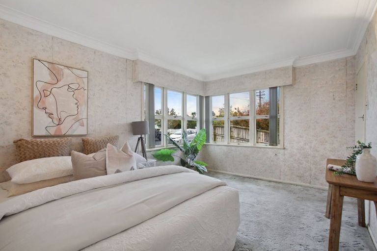 Photo of property in 16 Sylvan Crescent, Te Atatu South, Auckland, 0610