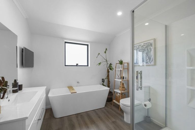 Photo of property in 18 Piharau Crescent, Hurdon, New Plymouth, 4310