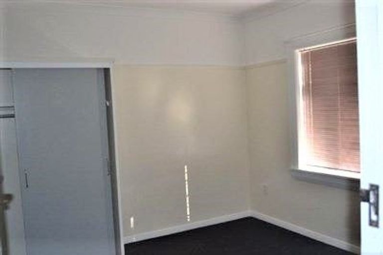 Photo of property in 33 Leighton Avenue, Waiwhetu, Lower Hutt, 5010
