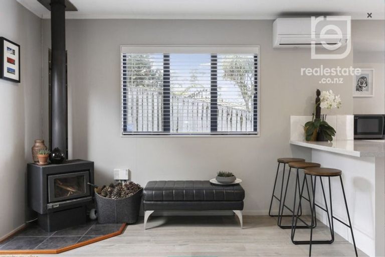 Photo of property in 17 Longview Rise, Massey, Auckland, 0614