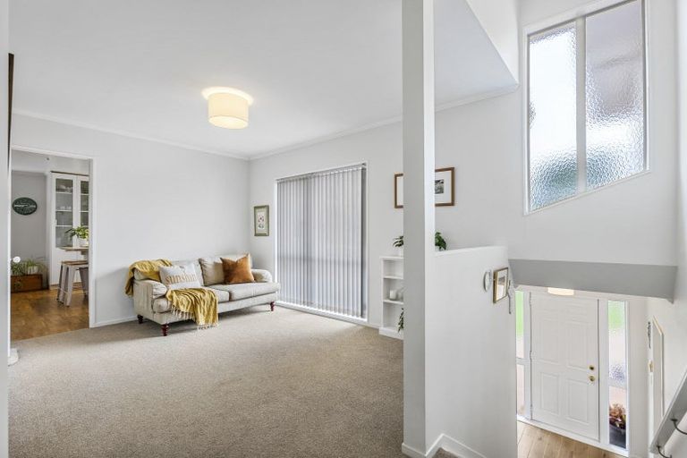 Photo of property in 34 Sailfish Drive, West Harbour, Auckland, 0618