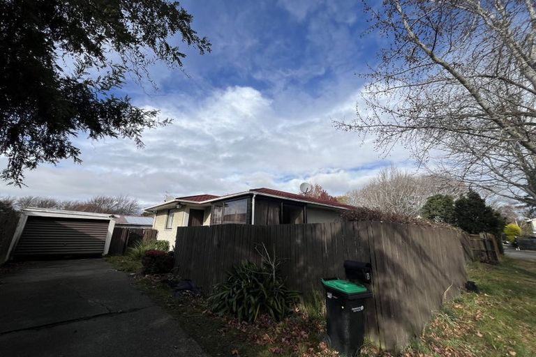 Photo of property in 1/2 Lodge Place, Ilam, Christchurch, 8041