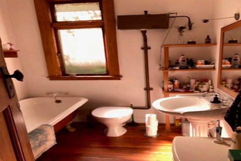 Photo of property in 29 Domanski Crescent, Owhiro Bay, Wellington, 6023