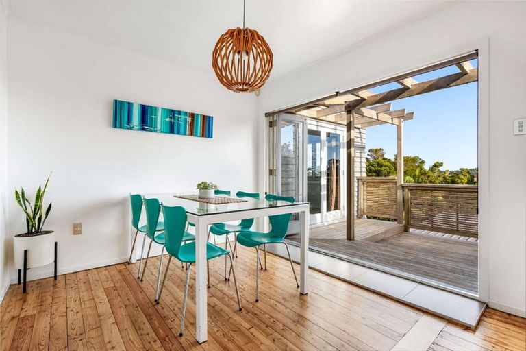 Photo of property in 121 Vipond Road, Stanmore Bay, Whangaparaoa, 0932