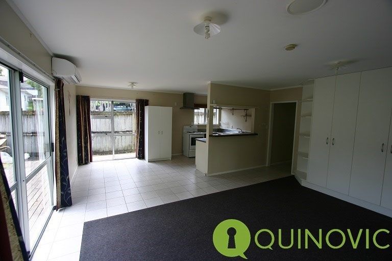 Photo of property in 2/23 Luckens Road, West Harbour, Auckland, 0618