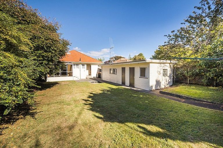 Photo of property in 15 Ihle Street, Terrace End, Palmerston North, 4410