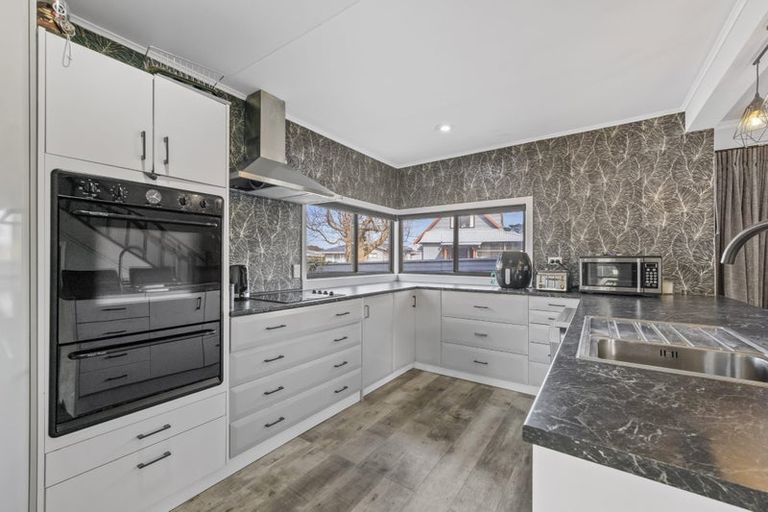 Photo of property in 16 Douglas Street, Hawera, 4610