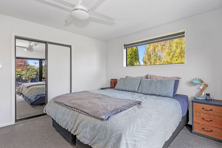 Photo of property in 27 Momorangi Crescent, Redwood, Christchurch, 8051