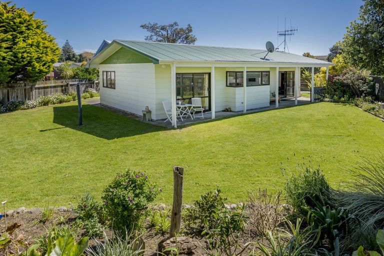 Photo of property in 30 Simcox Street, Otaki Beach, Otaki, 5512