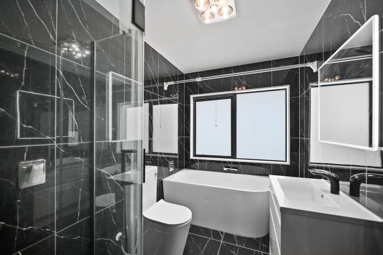 Photo of property in 25a Athena Drive, Totara Vale, Auckland, 0629