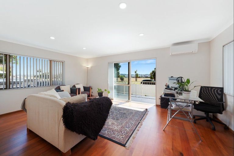 Photo of property in 7a Waterfront Road, Mangere Bridge, Auckland, 2022