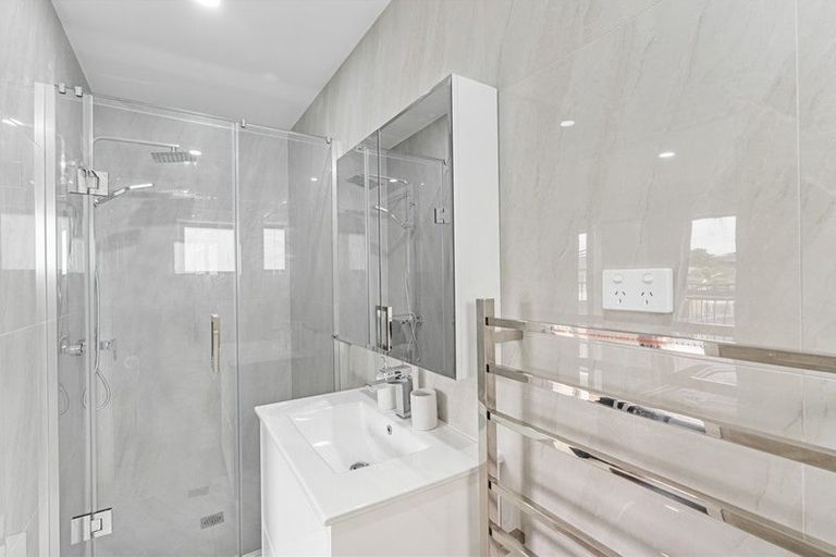 Photo of property in 4 Tawapou Close, Massey, Auckland, 0614