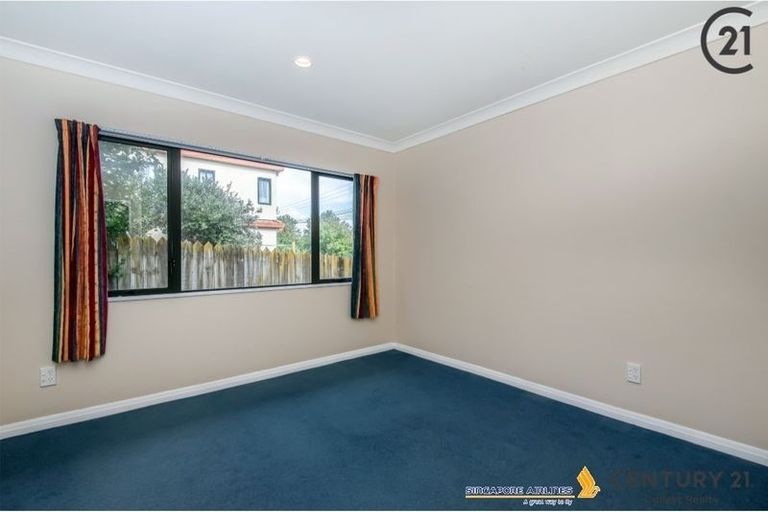 Photo of property in 2/49 College Road, Northcote, Auckland, 0627