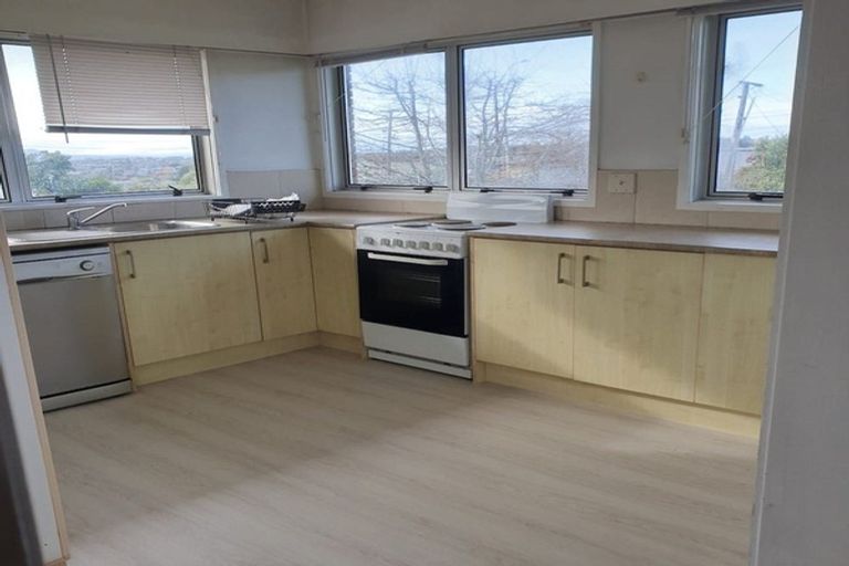 Photo of property in 1/940 East Coast Road, Northcross, Auckland, 0630