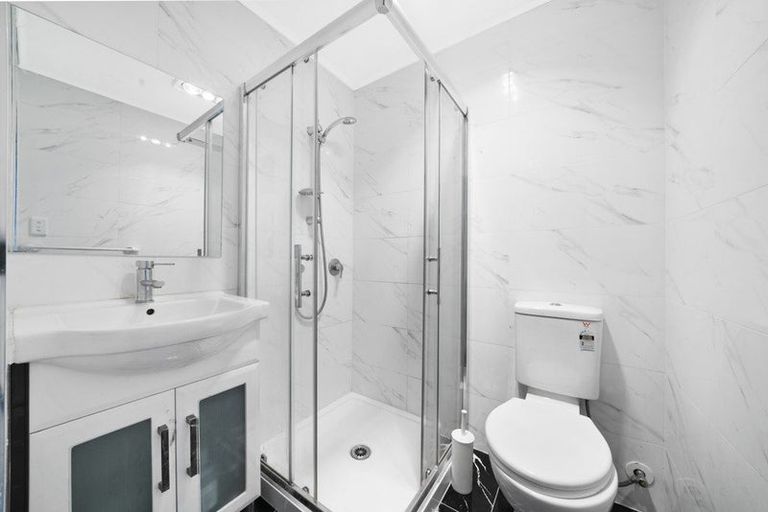 Photo of property in 1/2 Kennington Drive, Clendon Park, Auckland, 2103