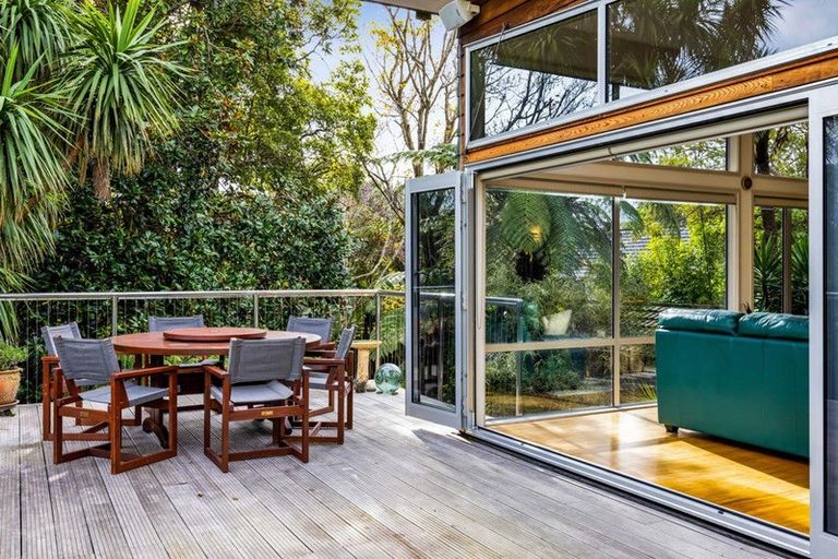 Photo of property in 12 Leatham Avenue, Strandon, New Plymouth, 4312